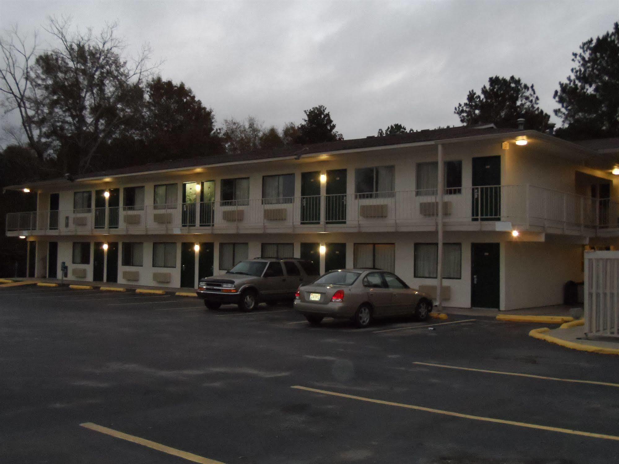 Carpet Inn Opelika Exterior foto